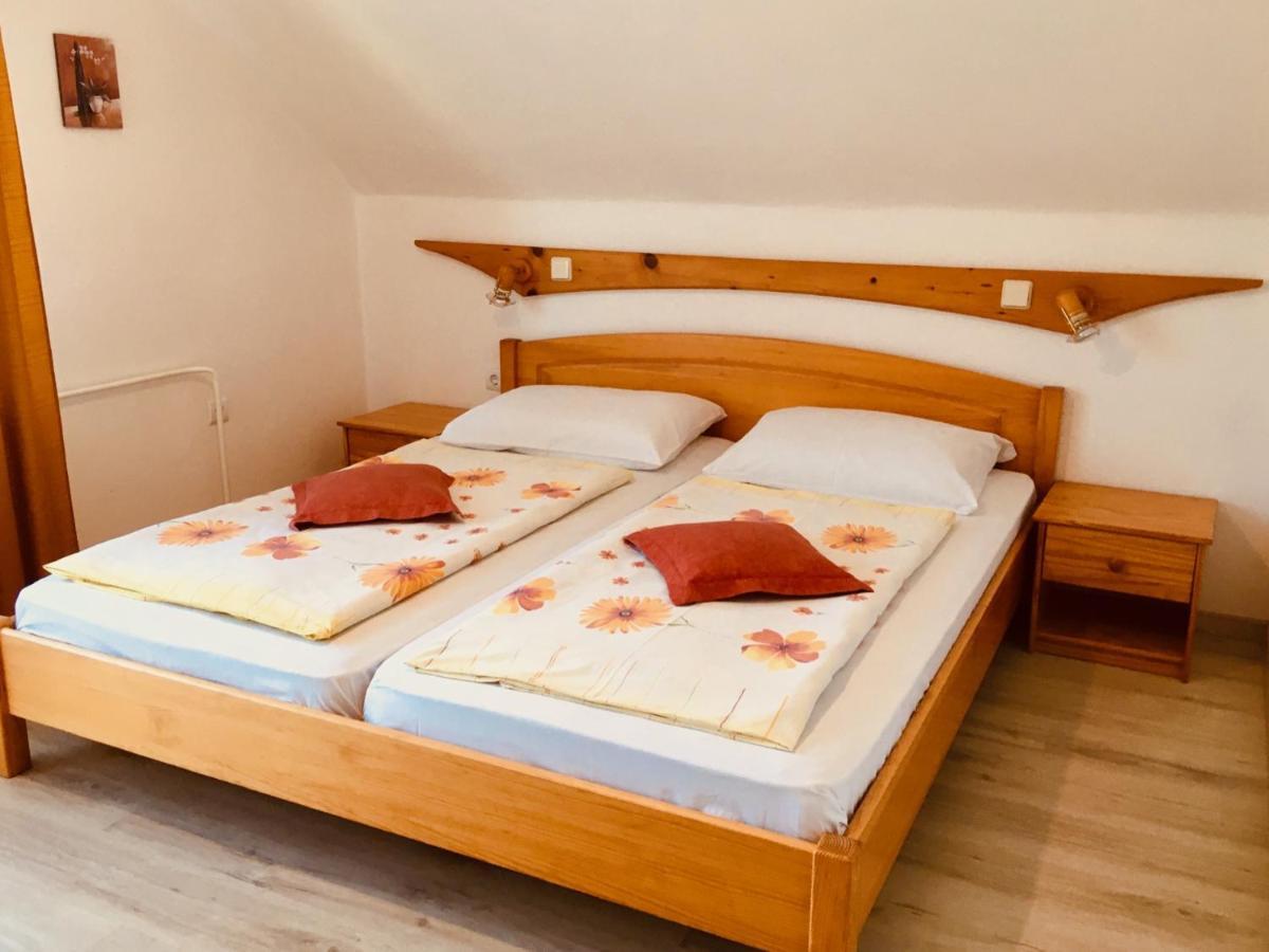 Apartment Milena Nomenj Luaran gambar